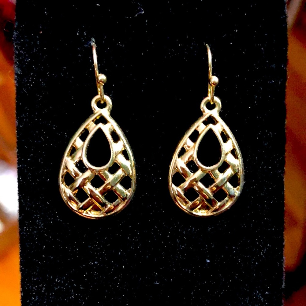 Liz Claiborne drop earrings gold tone